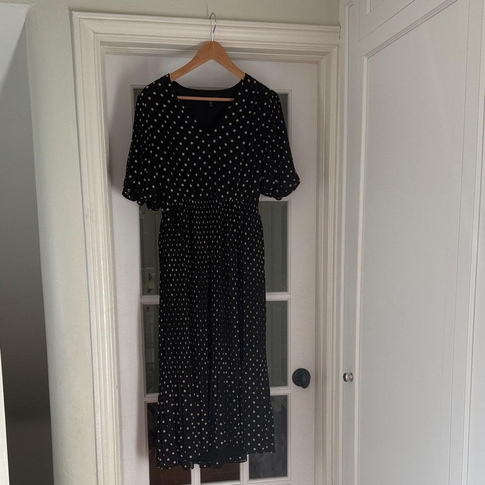 Forever New Black and White Maxi Dress